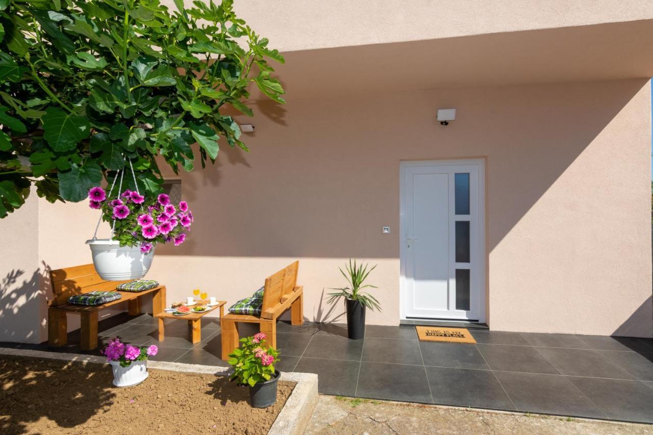 Lovely Apartment M&K In Peaceful Area - ซาดาร์ ภายนอก รูปภาพ